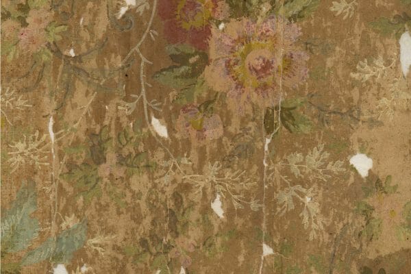 Mehrfarbige Tapete mit zartem Blumenmuster